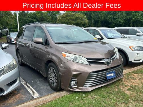 Toasted Walnut Pearl 2019 Toyota Sienna XLE