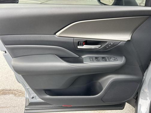 2026 Toyota Highlander Hybrid Base