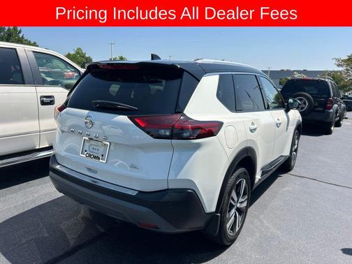 Pearl White Tricoat/Super Black 2021 Nissan Rogue SL