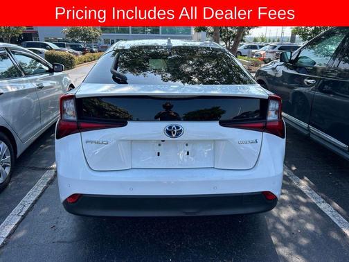 White 2022 Toyota Prius LE