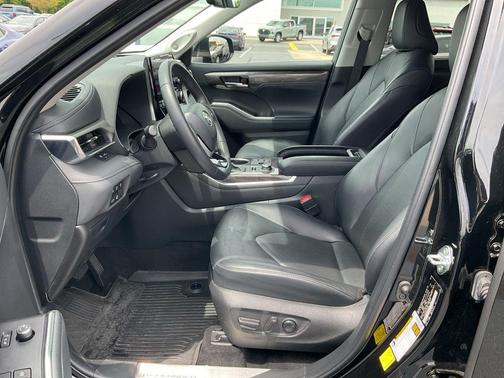 Midnight Black Metallic 2024 Toyota Highlander Limited