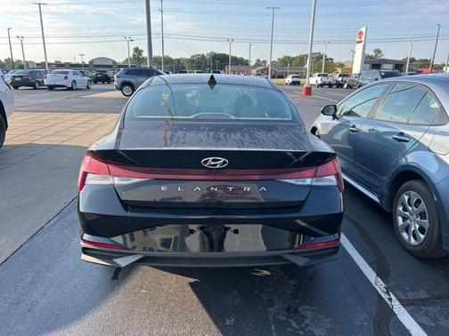 2021 Hyundai ELANTRA SEL