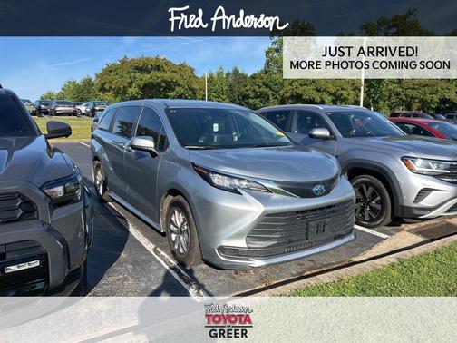 2022 Toyota Sienna LE