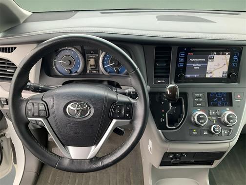 2017 Toyota Sienna XLE