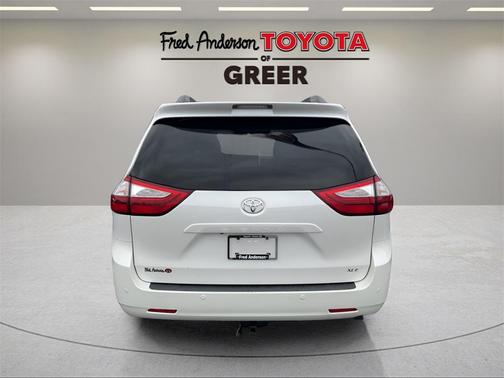 2017 Toyota Sienna XLE