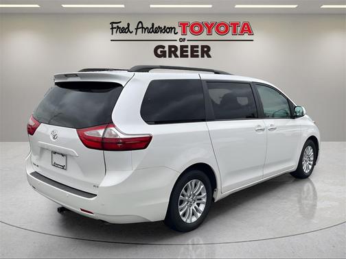 2017 Toyota Sienna XLE