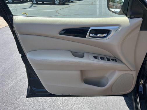 Magnetic Black Pearl 2020 Nissan Pathfinder SV 4WD