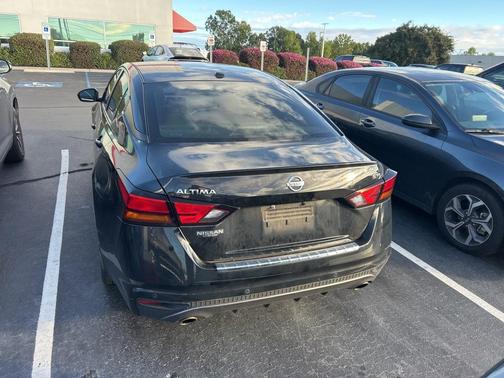 2022 Nissan Altima SR FWD