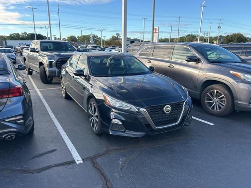 2022 Nissan Altima SR FWD