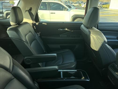 2022 Nissan Pathfinder SL 2WD