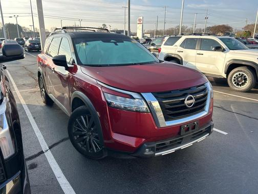 2022 Nissan Pathfinder SL 2WD
