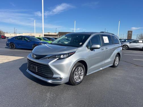 2024 Toyota Sienna XLE