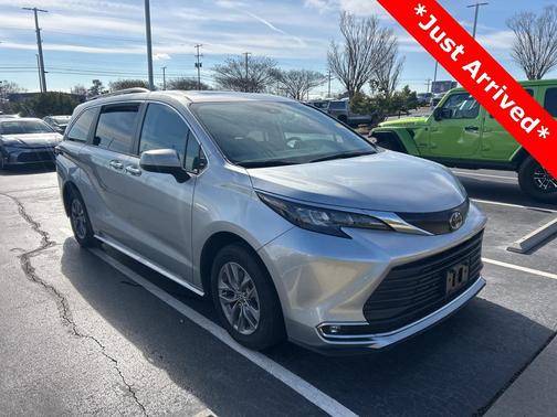 2024 Toyota Sienna XLE
