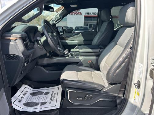 2023 Ford F-150 Lightning LARIAT