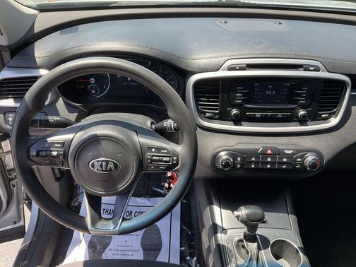 Sparkling Silver 2017 Kia Sorento LX