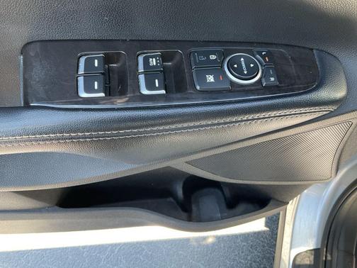 Sparkling Silver 2017 Kia Sorento LX