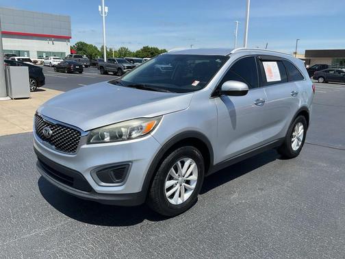 Sparkling Silver 2017 Kia Sorento LX