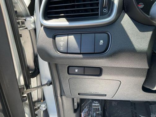 Sparkling Silver 2017 Kia Sorento LX