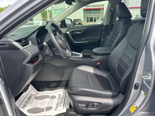 2024 Toyota RAV4 Hybrid SE