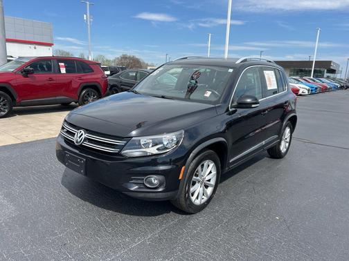 Deep Black 2016 Volkswagen Tiguan R-Line