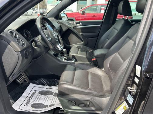 Deep Black 2016 Volkswagen Tiguan R-Line