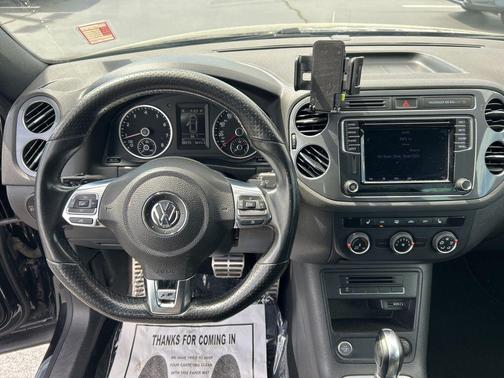 Deep Black 2016 Volkswagen Tiguan R-Line
