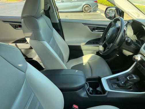 Magnetic Gray Metallic 2019 Toyota RAV4 Limited