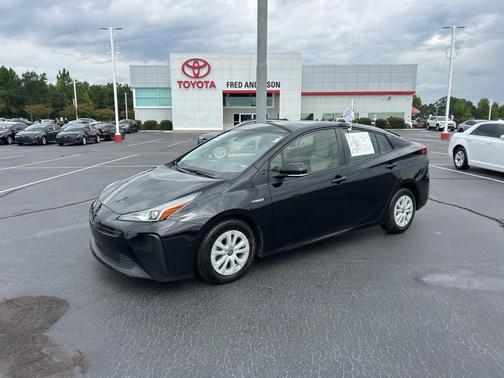 2022 Toyota Prius LE