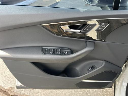 2021 Audi Q7 45 Premium Plus