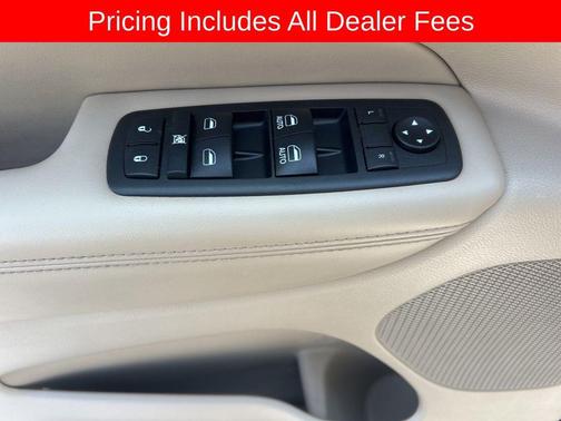 Bright White Clearcoat 2017 Jeep Grand Cherokee Laredo