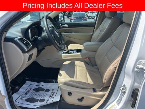 Bright White Clearcoat 2017 Jeep Grand Cherokee Laredo