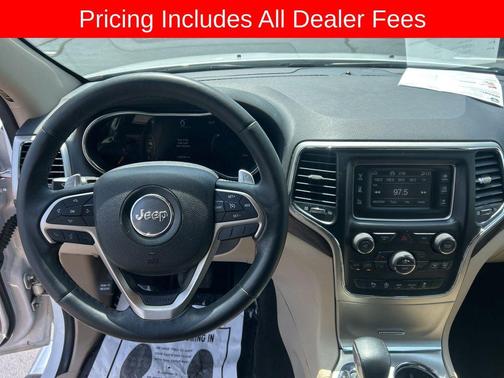 Bright White Clearcoat 2017 Jeep Grand Cherokee Laredo
