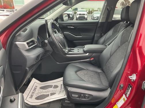 2024 Toyota Highlander Hybrid XLE