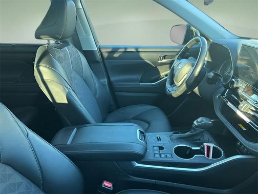 2024 Toyota Highlander Hybrid XLE