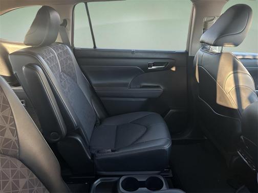 2024 Toyota Highlander Hybrid XLE