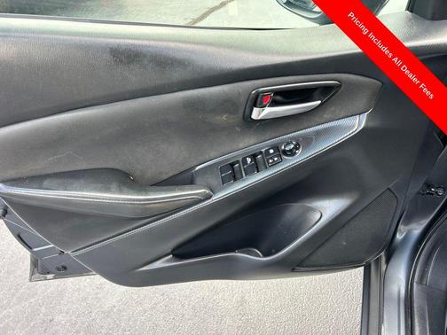 Graphite 2017 Toyota Yaris iA Base