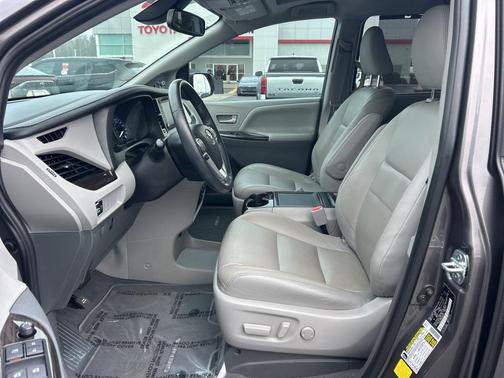 2020 Toyota Sienna XLE