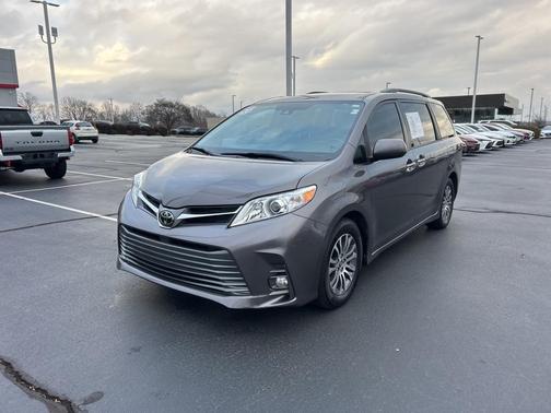 2020 Toyota Sienna XLE