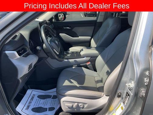 Celestial Silver Metallic 2022 Toyota Highlander XLE