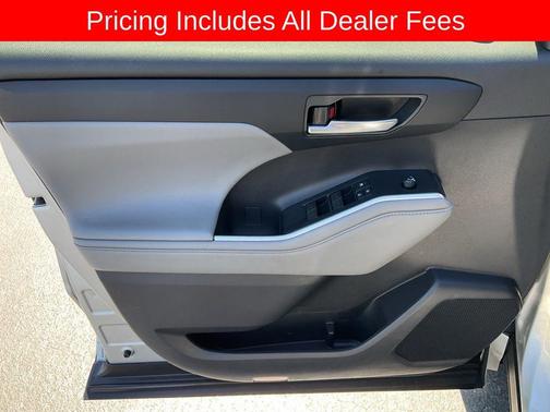 Celestial Silver Metallic 2022 Toyota Highlander XLE