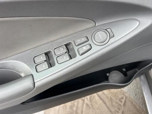 2011 Hyundai SONATA Limited