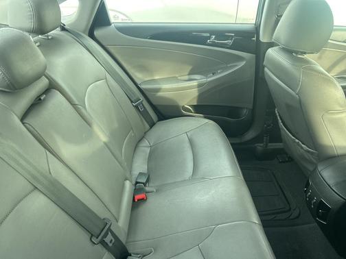 2011 Hyundai SONATA Limited