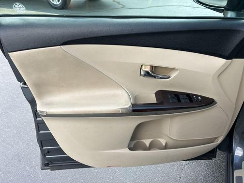 Magnetic Gray Metallic 2010 Toyota Venza Base