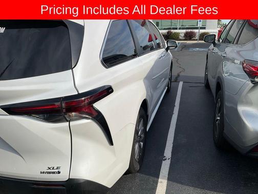 Wind Chill Pearl 2024 Toyota Sienna XLE
