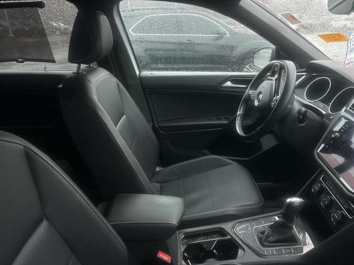 2021 Volkswagen Tiguan 2.0T SE R-Line Black