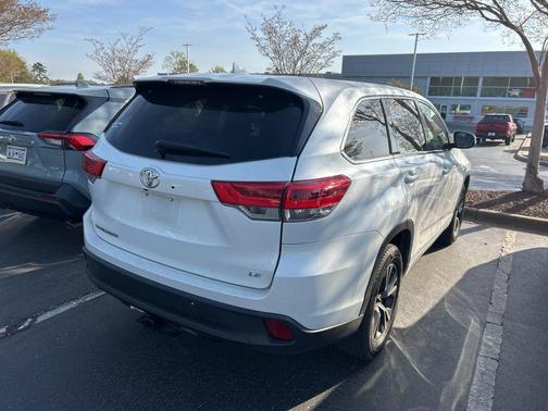 Blizzard Pearl 2018 Toyota Highlander LE Plus