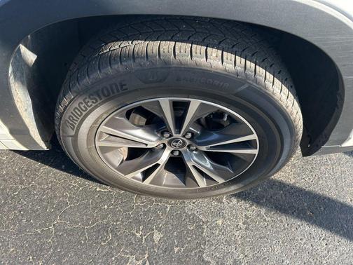 Blizzard Pearl 2018 Toyota Highlander LE Plus