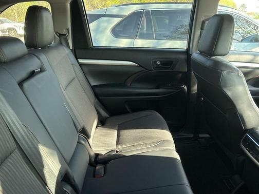 Blizzard Pearl 2018 Toyota Highlander LE Plus