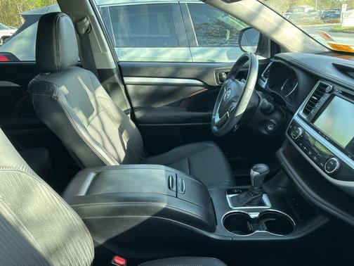 Blizzard Pearl 2018 Toyota Highlander LE Plus