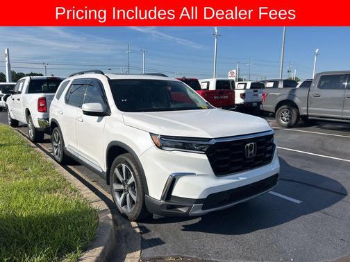 Platinum White Pearl 2023 Honda Pilot Touring 8-Passenger